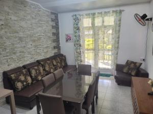 Χώρος καθιστικού στο PEREYBER BUNGALOW No 3