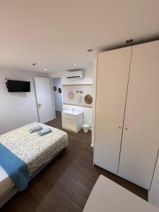 Postel nebo postele na pokoji v ubytování Albufeira Solmare Suites