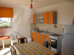 Kuchyň nebo kuchyňský kout v ubytování Apartments Mata