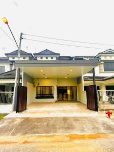 Η πρόσοψη ή η είσοδος του HMHome-Seven