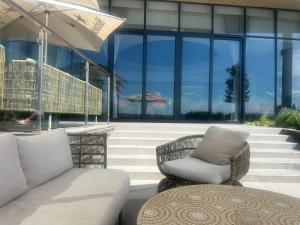 Et opholdsområde på Sunrise Waterfall at ELLIPSE