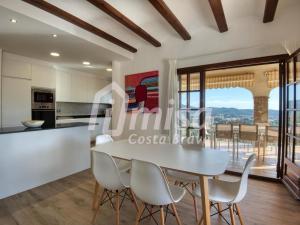 a kitchen and dining room with a table and chairs at Villa Paradise in Calonge