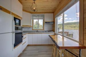 Nhà bếp/bếp nhỏ tại Spa & Lake Access - Chalet Le Ptit Leo +24 ảnh