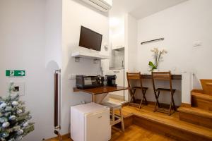 Η κουζίνα ή μικρή κουζίνα στο Piazza Venezia Suite Apartment