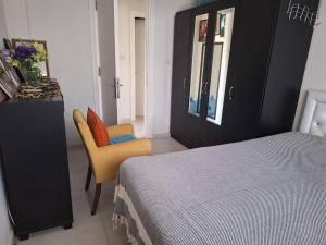 Postel nebo postele na pokoji v ubytování Sozer Apt