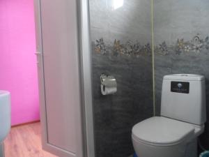 Koupelna v ubytování Hotel Tekla + 37 fotografií