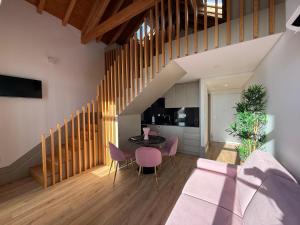 Et tv og/eller underholdning på Pinheiro Houses's- Luxury Apartment's