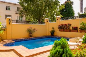 Πισίνα στο ή κοντά στο BYPILLOW Villa Lorena Adults Recommended