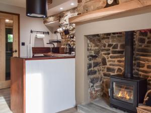 Η κουζίνα ή μικρή κουζίνα στο Cosy Cottage