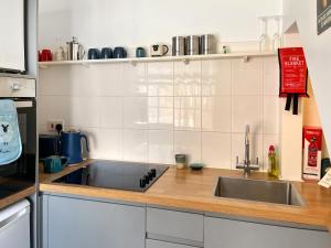 Η κουζίνα ή μικρή κουζίνα στο Flock Cottage