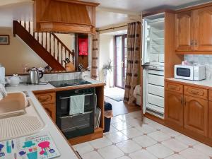 Köök või kööginurk majutusasutuses Fox's Lair Farmhouse