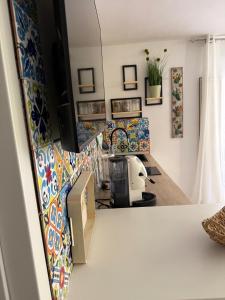 Μια τηλεόραση ή/και κέντρο ψυχαγωγίας στο Maison Salita Chiesa 18 +23 φωτογραφίες