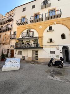 Το κτήριο όπου στεγάζεται  το διαμέρισμα