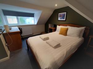 En eller flere senge i et værelse på Hope and Anchor Inn + 32 billeder