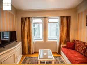 TV a/nebo společenská místnost v ubytování Nile Cruise King Tut