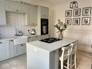 Η κουζίνα ή μικρή κουζίνα στο Seaside apartment +8 φωτογραφίες