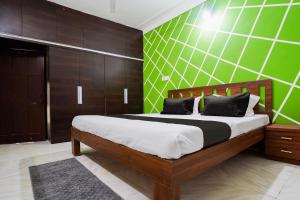 Ένα ή περισσότερα κρεβάτια σε δωμάτιο στο Hotel O The Heaven Inn +22 φωτογραφίες