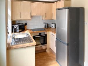 Kuchyň nebo kuchyňský kout v ubytování Rogue Cottage