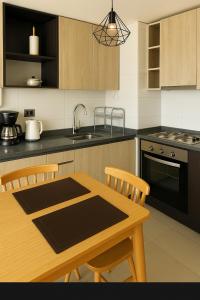 Η κουζίνα ή μικρή κουζίνα στο Depto centro Valdivia vivo Caupolican 243