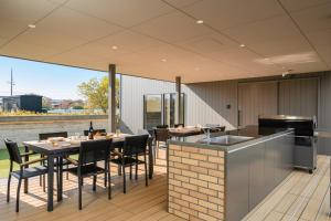 Φωτογραφία από το άλμπουμ του BRIDGE STAY BIWAKO PREMIUM- Luxury Villa , Hotel Quality Stay with Private Sauna, Jacuzzi & BBQ Terrace σε Takashima