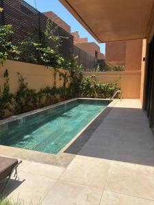 a swimming pool in the side of a building at Villa 5 suites piscine privée in Marrakesh