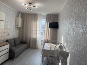 a living room with a table and a couch at Neue Wohnung in Sittensen
