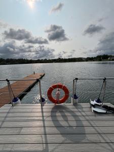 Un paisaje natural cerca del barco