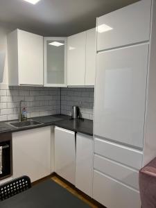 Nhà bếp/bếp nhỏ tại To&To Apartments 2-2 Bedroom +3 ảnh