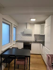 Nhà bếp/bếp nhỏ tại To&To Apartments 2-2 Bedroom