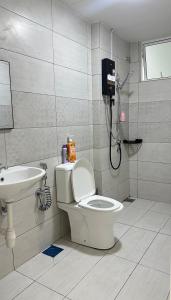 Ένα μπάνιο στο Sireh Residence