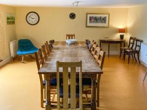 Χώρος καθιστικού στο Weirmarsh Big Barn