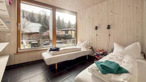 Ένα ή περισσότερα κρεβάτια σε δωμάτιο στο Schwarzwaldstrand Ferienwohnungen