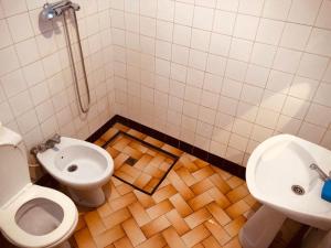 a bathroom with a toilet and a sink at Hostel Znika Chefchaouen in Chefchaouen