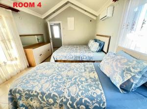 a bedroom with two beds and a room with two windows at ALTINKUMDA 12 Kişilik ÖZEL HAVUZLU VİLLA in Didim +29 photos