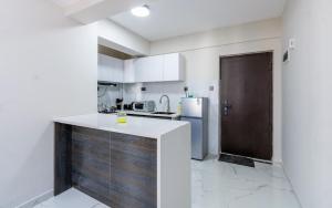 Kuchyň nebo kuchyňský kout v ubytování Kindaruma Homes Apartments