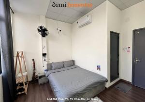 En eller flere senge i et værelse på DeMi Homestay 2 - Châu Đốc + 10 billeder