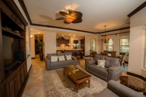 Posezení v ubytování Marbella 3D 3 bdr Ocean View in Los Suenos