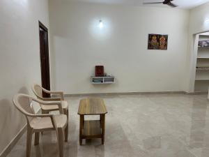 Μια τηλεόραση ή/και κέντρο ψυχαγωγίας στο Aashritaa stay Tiruvannamalai