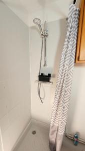 Ένα μπάνιο στο Le Remède - Studio calme hyper-centre Orléans +20 φωτογραφίες