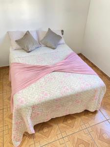 Giường trong phòng chung tại Casa aconchegante