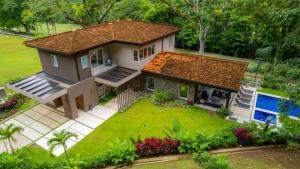 Zahrada ubytování Casa Selva Tica 6 bdr pool golf view in Los Suenos