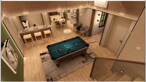 Una vista aérea de una sala de estar con una mesa de billar. en Lioravilla Suite Lioravilla Suite - Jacuzzi & Billiard in KBP, en Padalarang
