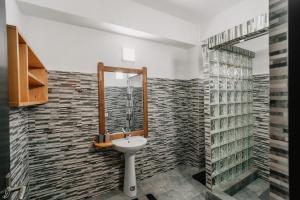 Et badeværelse på Cabana Colibita malul lacului + 59 billeder