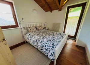 a bedroom with a bed and a window at Albaredo Wood Terasse in Rotzo