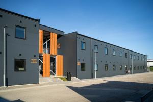 Tòa nhà nơi khách sạn tọa lạc