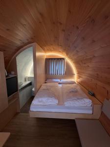 Postel nebo postele na pokoji v ubytování Avalon Ferienpark Bad Bevensen