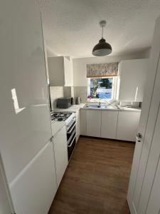 Köök või kööginurk majutusasutuses Lochside Hub