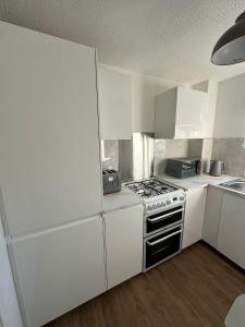 Köök või kööginurk majutusasutuses Lochside Hub