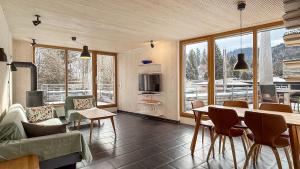 Μια τηλεόραση ή/και κέντρο ψυχαγωγίας στο Schwarzwaldstrand Ferienwohnungen