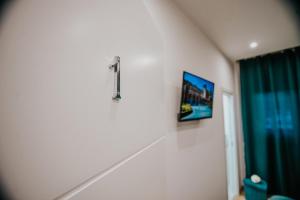 a room with a staircase with a tv on the wall at Cama Luxury Rooms in Palermo